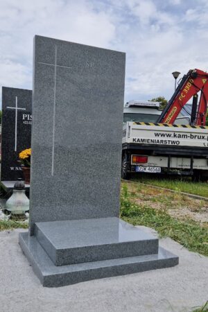 Minimalistyczny nagrobek urnowy, granit kuru grey nr.2242