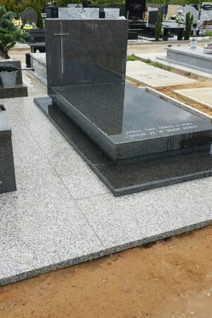 Nagrobek na grób murowany z granitu impala z posadzką nr.939
