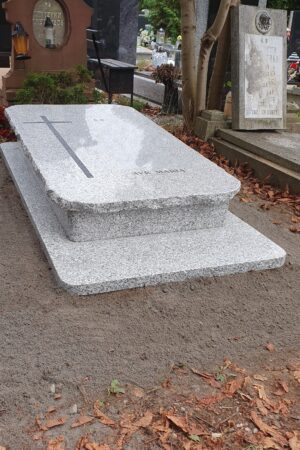 sarkofag skałkowy jasny granit