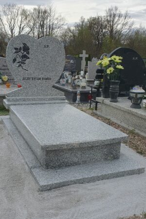 tani nagrobek z sercem świdnica