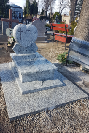 Nagrobek dziecięcy z posadzką, granit viscount white nr.1813