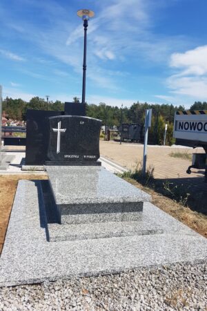 Nagrobek granitowy z posadzką, strzegomski / impala nr.1648