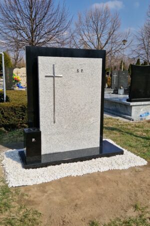 Nagrobek urnowy, tablica z granitu viscount white / szwed nr.2256