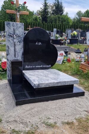 Nagrobek urnowy z granitu viscount white / szwed nr.1920