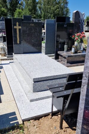 Nagrobek granitowy z posadzką, strzegomski / impala nr.2286