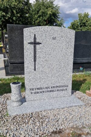 Nagrobek urnowy z granitu strzegomskiego nr.2239