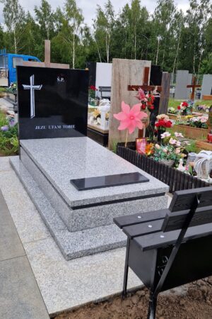 Nagrobek granitowy z posadzką, strzegomski / szwed  nr.2289