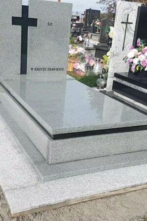 Nagrobek granitowy z posadzką, kuru grey / szwed  nr.1794