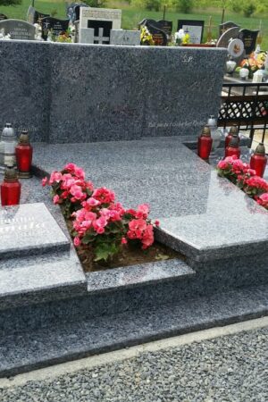 Nagrobek rodzinny z granitu labrador royal blue nr.1145