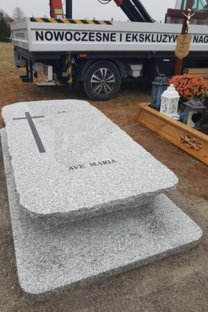 sarkofag jasny granit postrzępiony