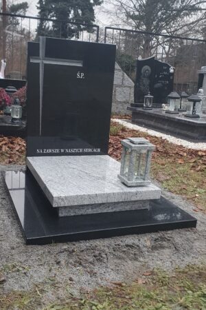 Nagrobek urnowy z lampionem, granit viscount / szwed nr.2059