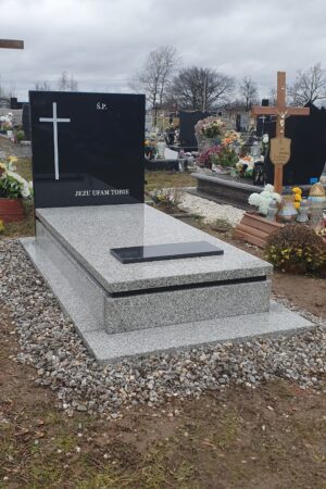 Nagrobek z granitu strzegomskiego / szwed nr.1643