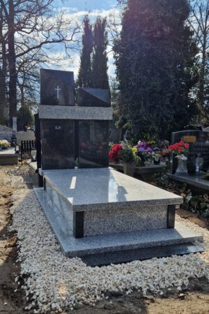 Nagrobek z dwoma tablicami, granit strzegomski / impala nr.597