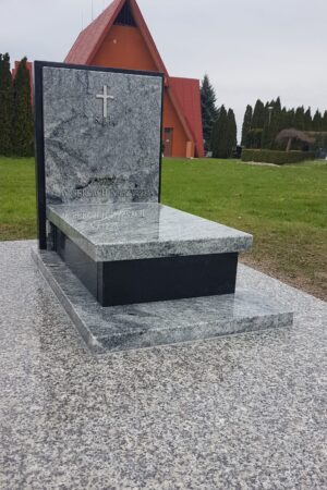 Nagrobek urnowy, granit viscount white / szwed nr.1924