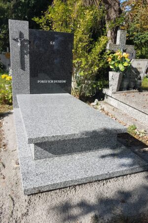 Nagrobek z granitu bianco pearl / impala nr.1630