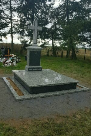 Nagrobek podwójny z krzyżem, granit strzegomski / impala nr.1336