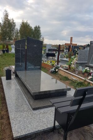 Nagrobek granitowy z posadzką, bohus grey / impala nr.1850