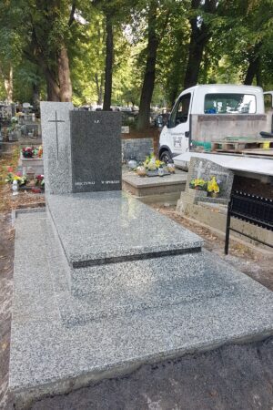 Nagrobek na grób murowany, granit strzegomski / impala nr.1856