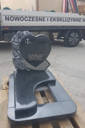 Nagrobek urnowy z sercem z granitu impala nr.1345