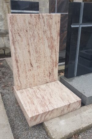 Mały nagrobek urnowy z granitu shivakashi gold nr.1909