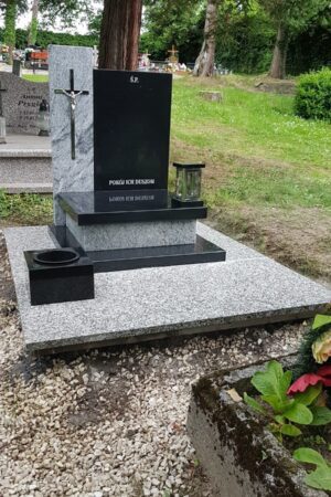 Nagrobek urnowy z posadzką, szwed / whiscount white nr.1906