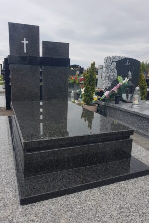 ciemny nagrobek świdnica