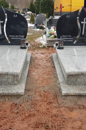 Dwa nagrobki z granitu strzegomskiego / szwed nr.1766