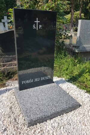 Mały nagrobek urnowy z granitu szwed / tarn nr.1349