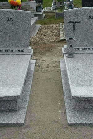 Dwa nagrobki z granitu strzegomskiego, bliźniaki nr.796