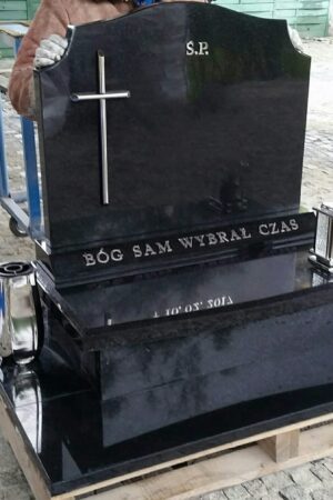 Nagrobek urnowy z granitu szwed nr.765