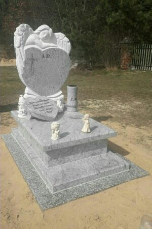 Nagrobek dziecięcy z aniołkiem z granitu viscount white nr.389