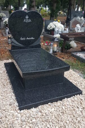 Nagrobek urnowy tablica z sercem, granit impala nr.1921