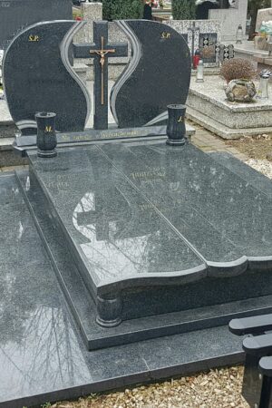Nagrobek na grobowiec rodzinny z granitu impala nr.1783