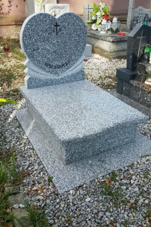 Nagrobek dziecięcy z granitu strzegomskiego nr.1574