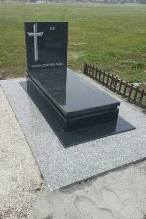 Nagrobek z granitu impala z posadzką nr.1138