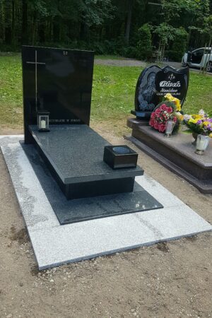 Nagrobek granitowy z posadzką, impala / szwed nr.1394