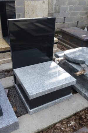 Mały nagrobek urnowy z granitu viscount white / szwed nr.5499