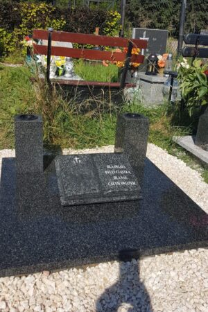 Nowoczesny nagrobek urnowy z granitu impala nr.1900