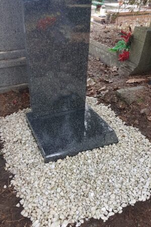 Mały nagrobek urnowy z granitu impala nr.1363