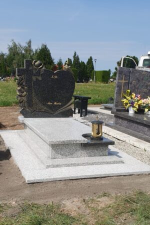 Nagrobek granitowy z posadzką, strzegomski / impala nr.2074