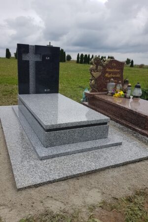 Nagrobek granitowy z posadzką, strzegomski / impala nr.1946