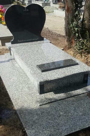 Nagrobek granitowy z posadzką, strzegomski / szwed nr.1650