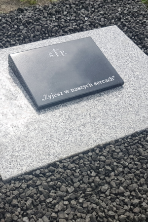 Nagrobek urnowy, płytka nagrobna z granitu szwed  nr.1778