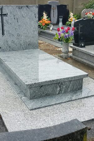 Nagrobek granitowy z posadzką, viscount white nr.1661