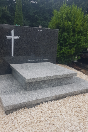 Nagrobek urnowy rodzinny, granit strzegomski / impala nr.1816