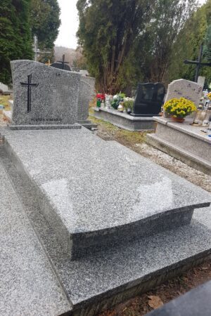 Nagrobek na grób murowany z granitu strzegomskiego nr.1830