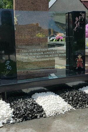 Nagrobek ze szkłem i grawerami z granitu szwed nr.1587