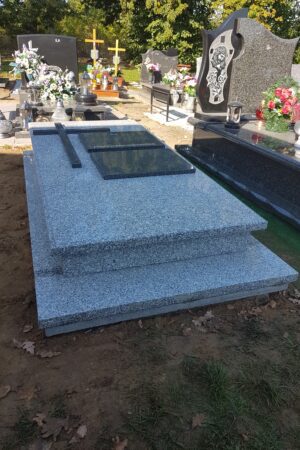 Nagrobek na grób murowany-sarkofag, strzegomski impala nr.1789