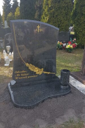 Nagrobek amerykański z różą z granitu impala nr.1340