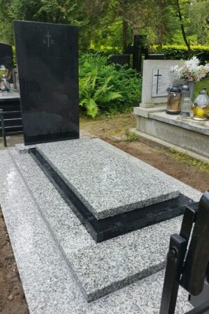 Nagrobek granitowy z posadzką, strzegomski / szwed nr.1121